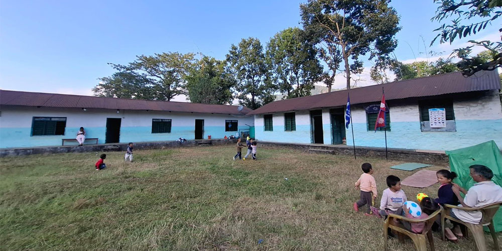 मुस्ताङ: जाडो छल्न माथिल्लो मुस्ताङका विद्यालय बेँसीमा स्थानान्तरण